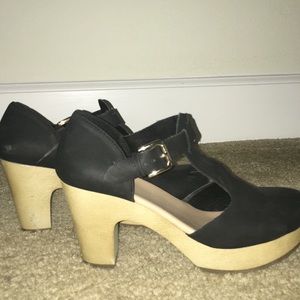 Black old Navy wedge heels with buckles